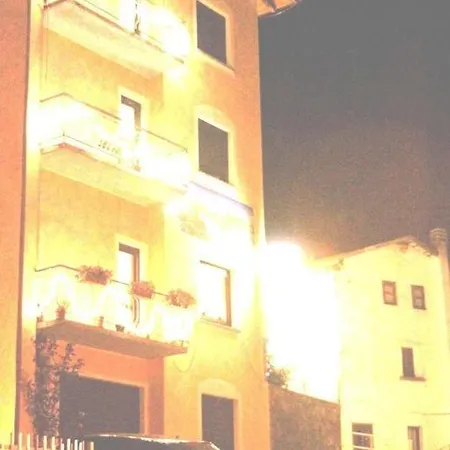 Eden Hotel 2*